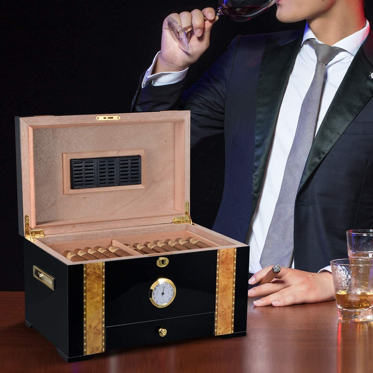 Cigar humidor in precious black wood and 18k gold